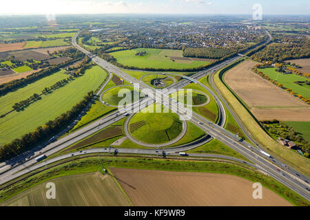 Kamen Cross junction A1 and A2, A2 highway, tangent, classic cloverleaf shape, road infrastructure, transport, traffic, Kamen, Ruhr, Nordrhein-Westfal