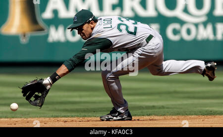 Tampa Bay Devil Rays shortstop Julio Lugo tries to field a ground ball hit by Los Angeles Angels' Vladimir Guerrero off Devil Rays pitcher Mark Hendrickson that went into left field and scored teammate Chone Figgins in the first inning in Anaheim, Calif. on Sunday, Sept. 25, 2005. Photo by Francis Specker Stock Photo
