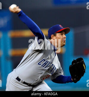 Chicago Cubs pitcher Greg Maddux, #31, pitches against the San Francisco  Giants in the 6th inning of their game on Saturday, August 7, 2004 at SBC  Park in San Francisco, Calif. Chicago