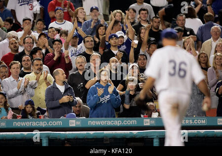 Fans give Los Angeles Dodgers pitcher Greg Maddux (36) a standing ovation as he leaves the baseball game against Cincinnati Reds in the seventh inning in Los Angeles on Wednesday, Aug. 30, 2006. Photo by Francis Specker Stock Photo