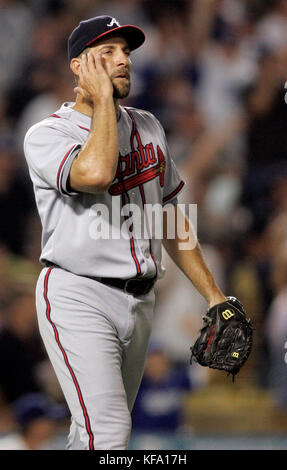 Atlanta Braves starting pitcher John Smoltz (L), who won his 200th