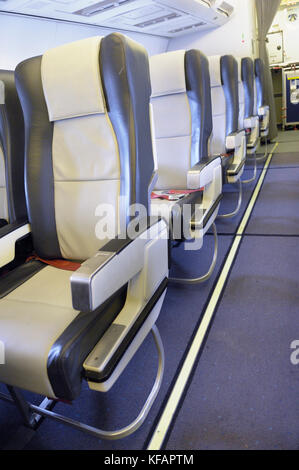 aisle and seats in the economy-class cabin of a Titan Airways Boeing 737-300 Stock Photo