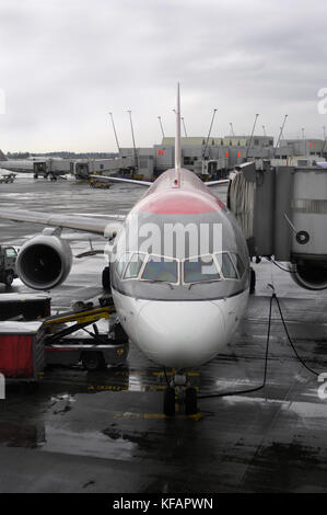 Front wheel of a Boeing 757 Stock Photo - Alamy