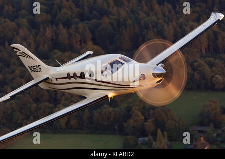 Farnborough F1 Kestrel prototype flying over trees Stock Photo