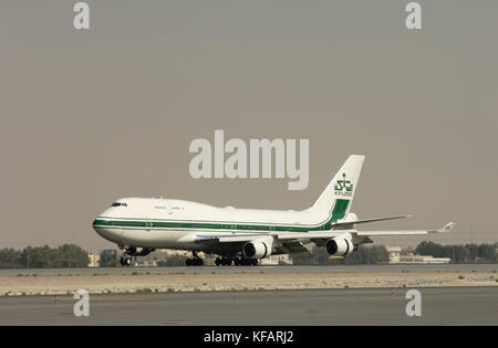 Saudi Prince Alwaleed bin Talal bin Abdulaziz al Saud's private-jet Boeing 747-400 landing with reverse-thrust Stock Photo