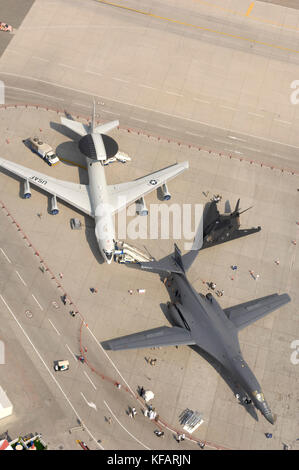 USA AirForce Boeing E-3B AWACs and Rockwell B-1B Lancer parked in the static-display at the Dubai AirShow 2007 Stock Photo