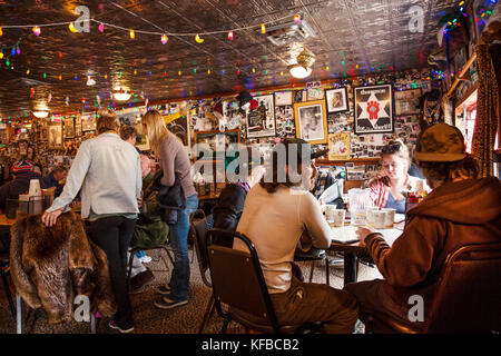 USA, Colorado, Aspen, guests dine at the Woody Creek Tavern, Woody Creek Stock Photo