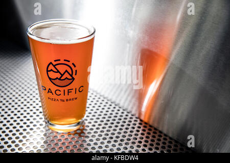 USA, Oregon, Bend, Pacific Pizza and Brew, pint glass of brew beer Stock Photo