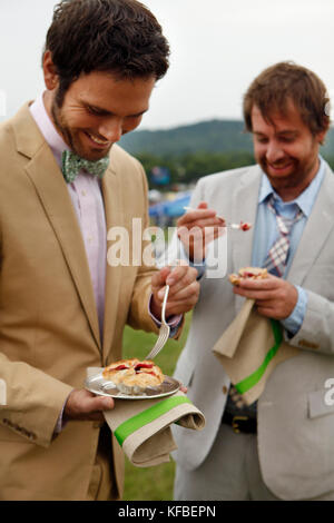USA, Tennessee, Nashville, Iroquois Steeplechase, eating Mini Berry Pies with lattice crust Stock Photo