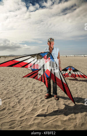 USA, Washington State, Long Beach Peninsula, International Kite Festival, portrait of Vancouver, Canada resident Ray Bethell, he is well know in the k Stock Photo