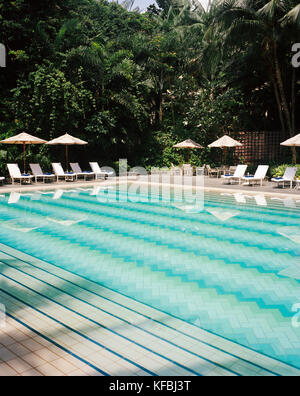 SINGAPORE, Ritz Carlton Hotel, swimming pool with lounge chair in Ritz Carlton hotel Stock Photo