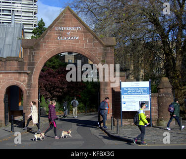 Glasgow, Scotland, UK.27th October.Sunny summer weather  returns to entrance to glasgow university campus dunbarton road  the city and the locals welcome the crisp weather.  Credit Gerard Ferry/Alamy news Stock Photo