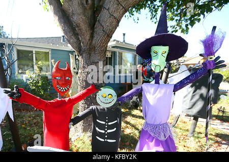 Napa, CA, USA. 26th Oct, 2017. Lock, Shock, and Barrel from the movie ''The Nightmare Before Christmas'' are characters in Jacquelyn and Bill Chambers' Halloween display at their Westwood home. Credit: Napa Valley Register/ZUMA Wire/Alamy Live News