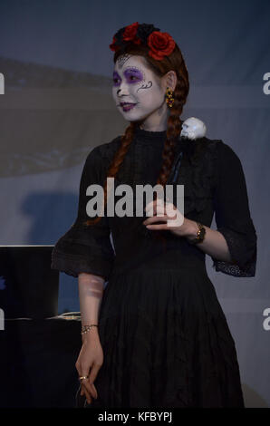 Tokyo. 27th Oct, 2017. Day of the dead celebration at the Astro Hall in Harajuku Tokyo Japan. Photo by: Ramiro Agustin Vargas Tabares Credit: Credit: ZUMA Wire/Alamy Live News Stock Photo