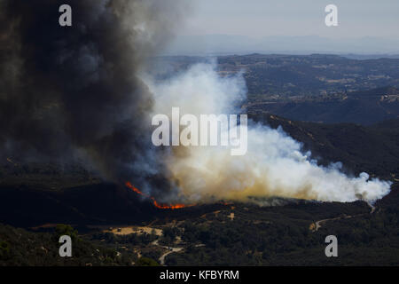 Wildomar, CA, USA. 26th Oct, 2017. Firefighters battle the Wildomar wildfire in the Cleveland National Forest on Thursday, October 26, 2017 in Wildomar, Calif. The fire started after a motorcycle crashed into a tree. © 2017 Patrick T Fallon Credit: Patrick Fallon/ZUMA Wire/Alamy Live News Stock Photo