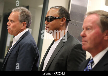 Palm Beach Gardens, FL, USA. 27th Oct, 2017. Golfer Tiger Woods, center, leaves the North County Courthouse in Palm Beach Gardens, Fla., Friday Oct. 27, 2017, after pleading guilty to reckless driving charge. (Carline Jean/South Florida Sun-Sentinel) Credit: Sun-Sentinel/ZUMA Wire/Alamy Live News Stock Photo