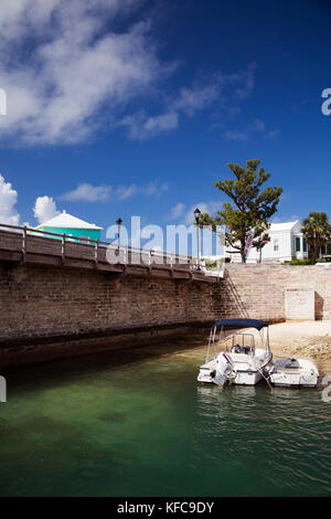 BERMUDA. Somerset Bridge. The world's smallest drawbridge connecting Somerset Island with the mainland. Stock Photo