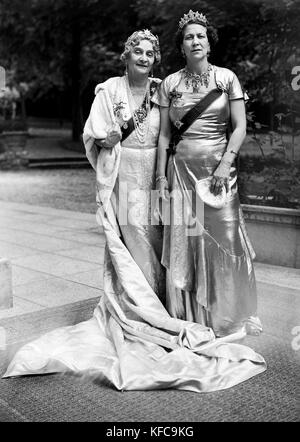 Princess Marie Bonpart (1882-1962) and his daughter Eugenie of Greece (1910-1989)   1953  Taponier Photo Photo12.com - Coll. Taponier Stock Photo