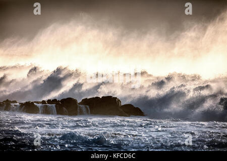HAWAII, Oahu, North Shore, Eddie Aikau, 2016, waves from a large swell seen crashing in Waimea Bay, Waimea Bay Stock Photo
