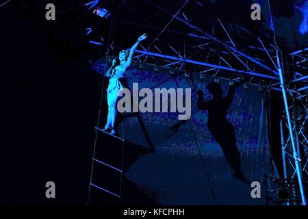 circus performers tight rope walker Stock Photo