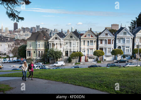 USA, California, San Francisco, NOPA, Alamo Park with views of the city and the painted ladies Stock Photo