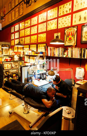 USA, California, San Diego, Bryce gets a tattoo at Master Tattoo in the Gaslamp district, the oldest tattoo shop on the west coast Stock Photo