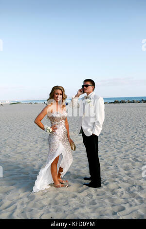 USA, California, San Diego, Coronado Island, prom couple Adam Whalen and Audrey Jarvis on the beach in front of the Hotel del Coronado Stock Photo