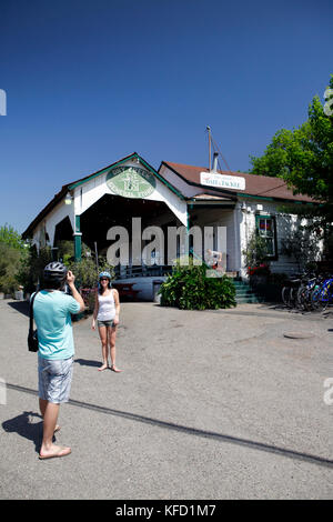 USA, California, Healdsburg, outside of Dry Creek General Store and Bar in Alexander Valley Stock Photo