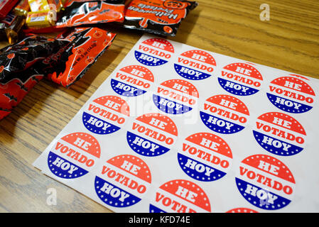 On Election Day a sheet with 'I voted Today' stickers in Spanish and candy lay on a table at a polling station, ready to be picked up by voters, in Ph Stock Photo