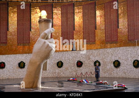 Changing of the guards at the Eternal Flame on Mamayev Kurgan in Volgograd, Russia Stock Photo