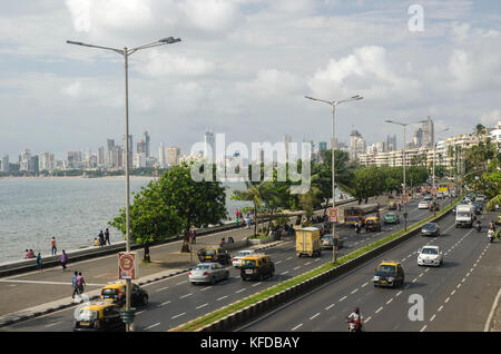 Busy traffic on the Marine Drive in Mumbai, India Stock Photo