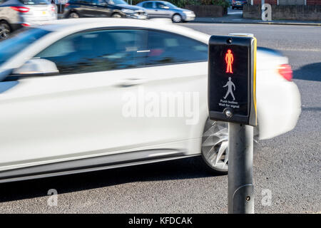 Puffin crossing with red man lit. Puffin pedestrian crossing control showing 'Do not cross', Nottinghamshire, England, UK Stock Photo