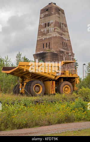 Ishpeming, Michigan - A mine truck and the headframe from the Cliffs Shaft iron ore mine, which closed in 1967. It is now preserved as part of the Cli Stock Photo