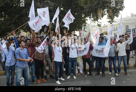 Lahore, Pakistan. 28th Oct, 2017. Pakistani students from different schools, colleges and universities gather during a protest 'Black Day' rally organised by Youth Forum for Kashmir. Kashmiris protesters are observing 'Black Day' to mark the occupation of Jammu and Kashmir by India. Kashmir is divided between India and Pakistan by a de facto border known as the line of control but it is claimed in full by both countries. Credit: Rana Sajid Hussain/Pacific Press/Alamy Live News Stock Photo