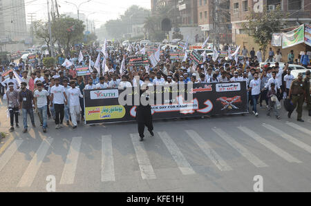 Lahore, Pakistan. 28th Oct, 2017. Pakistani students from different schools, colleges and universities gather during a protest 'Black Day' rally organised by Youth Forum for Kashmir. Kashmiris protesters are observing 'Black Day' to mark the occupation of Jammu and Kashmir by India. Kashmir is divided between India and Pakistan by a de facto border known as the line of control but it is claimed in full by both countries. Credit: Rana Sajid Hussain/Pacific Press/Alamy Live News Stock Photo