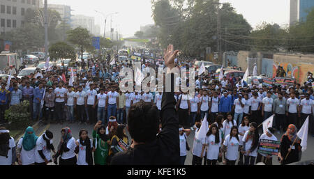 Lahore, Pakistan. 28th Oct, 2017. Pakistani students from different schools, colleges and universities gather during a protest 'Black Day' rally organised by Youth Forum for Kashmir. Kashmiris protesters are observing 'Black Day' to mark the occupation of Jammu and Kashmir by India. Kashmir is divided between India and Pakistan by a de facto border known as the line of control but it is claimed in full by both countries. Credit: Rana Sajid Hussain/Pacific Press/Alamy Live News Stock Photo