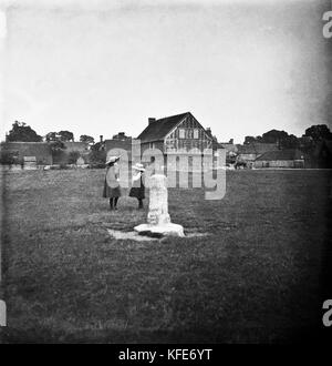 Bedfordshire, Elstow, Cross, Moot Hall, Green, 1907 Stock Photo