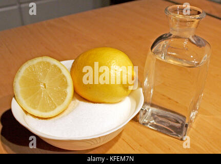 Sugaring Haar Entfernung mit Zucker, Wasser und Zitrone, Zitronensaft Stock Photo