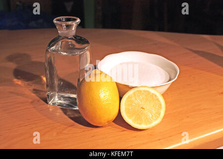 Sugaring Haar Entfernung mit Zucker, Wasser und Zitrone, Zitronensaft Stock Photo