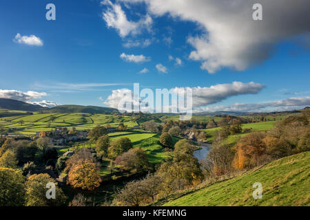 UK scenic: Stunning view of the countryside up the River Wharfe & Wharfedale valley from above rural Burnsall in beautiful weather, Yorkshire Dales Stock Photo