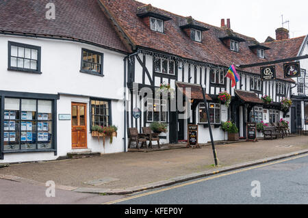 Pinner High Street, Middlesex with historic Queen's Head pub on left ...