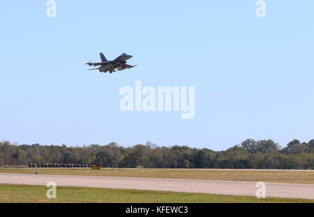 F-16 Fighting Falcon Taking Off