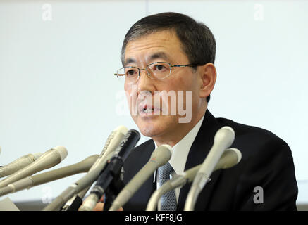 Tokyo, Japan. 27th Oct, 2017. Japanese automaker Subaru president Yasuyuki Yoshinaga speaks before press as the company has been carrying out flawed inspections of their vehicles at the Subaru headquarters in Tokyo on Friday, October 27, 2017. Credit: Yoshio Tsunoda/AFLO/Alamy Live News Stock Photo