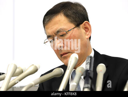 Tokyo, Japan. 27th Oct, 2017. Japanese automaker Subaru president Yasuyuki Yoshinaga speaks before press as the company has been carrying out flawed inspections of their vehicles at the Subaru headquarters in Tokyo on Friday, October 27, 2017. Credit: Yoshio Tsunoda/AFLO/Alamy Live News Stock Photo