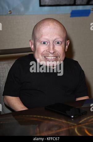 Parsippany, NJ, USA. 27th Oct, 2017. Verne Troyer in attendance for Chiller Theatre Toy, Model and Film Expo, Hilton Parsippany, Parsippany, NJ October 27, 2017. Credit: Derek Storm/Everett Collection/Alamy Live News Stock Photo