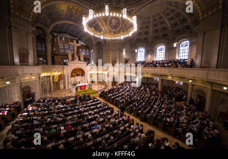 Mannheim, Germany. 28th Oct, 2017. People attend a church service commemorating the anniversary of the Reformation, at the Christuskirche church in Mannheim, Germany, 28 October 2017. Credit: Christoph Schmidt/dpa/Alamy Live News Stock Photo
