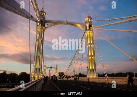 London, UK, 28th Oct, 2017. UK Weather: Albert Bridge in Chelsea in the evening sun. Sunset over the Thames in London. Credit: JOHNNY ARMSTEAD/Alamy Live News Stock Photo