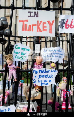 London, UK. 28th Oct, 2017. Banner and dolls , advertising of #66BABIES a Protest movement against the 668 babies who are currently locked up in Turkey jail with or without their parents  . The demonstrators denounce the horrible living conditions and the ridiculous reasons sometimes that why some womens are  put in jail,  Trafalgar Square,London. 28/10/2017 Credit: Alexandra Salou/Alamy Live News Stock Photo