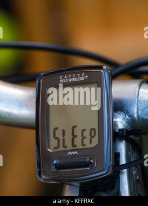 Cateye Velo Wireless cycle computer for calculating speed distance calories used by cyclist Stock Photo