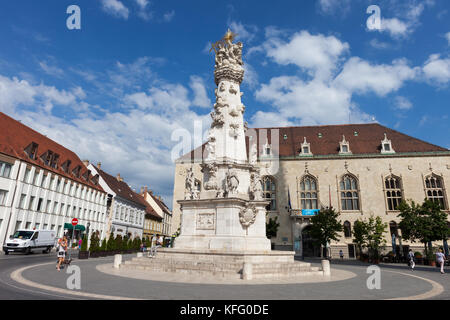 Holy Trinity Column, Statue and Square (Szentharomsag Ter) and Hungarian Culture Foundation building, city of Budapest, Hungary, Baroque plague column Stock Photo